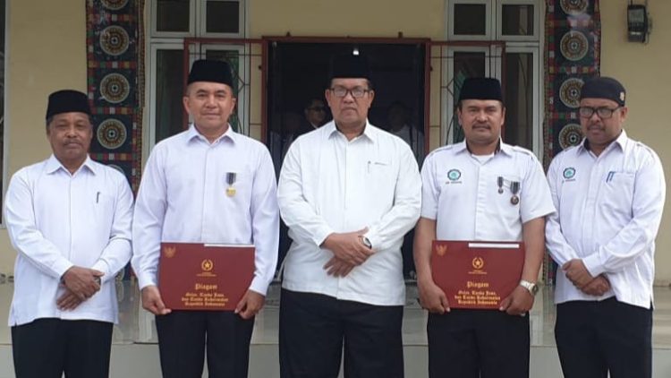 Hamdan Terima Penghargaan Satyalancana Karya Satya dari Presiden