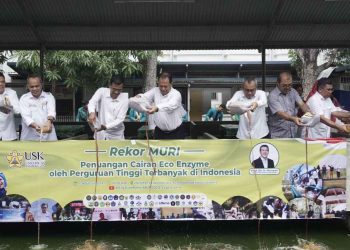 USK Aceh Ikut Pecahkan Rekor MURI Penuangan Cairan Eco Enzyme