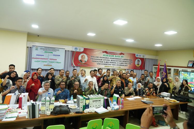 Tim akreditasi Magister Sosiologi Unimal berpose gembira pasca visitasi tim BAN-PT, Juli 2024. Foto for Sagietv