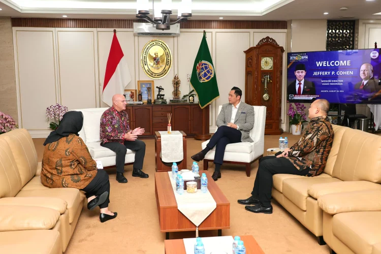 Menteri ATR/BPN Agus Harimurti Yudhoyono (AHY) melakukan pertemuan dengan Mission Director of United States Agency for International Development (USAID) Indonesia, Jeffery P. Cohen. Foto Kementerian ATR/BPN for sagoetv.com