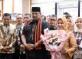 Pj Gubernur Safrizal Tiba di Aceh, Disambut Forkopimda hingga Dipeusijuek Ibunda