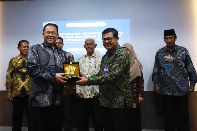 USK Bersama 6 Instansi di Aceh Sepakat Perkuat Dunia Literasi Lewat Library Tour Desa Binaan