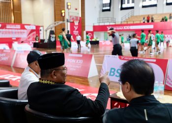 Pj Gubernur Safrizal Saksikan Laga Basket Jawa Tengah vs Jawa Timur