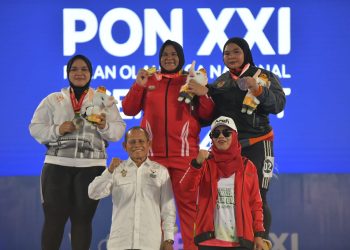 Nurul Akmal Sabet Emas Angkat Besi