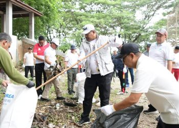 World Cleanup Day di Aceh, Pj Gubernur Ikut Bersihkan Sampah Stadion Harapan Bangsa