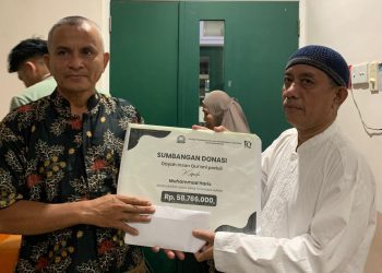 Dayah Insan Qurani Serahkan Donasi IQ Peduli untuk Pengobatan Santri