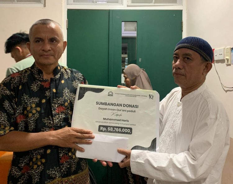 Dayah Insan Qurani Serahkan Donasi IQ Peduli untuk Pengobatan Santri