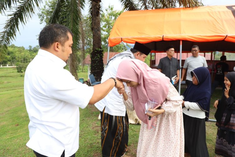 Peringatan Maulid Nabi di Balee Beut Meuligoe, Pj Bupati Aceh Besar Santuni Anak Yatim