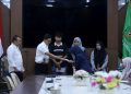 Yayasan Amal Shalih Serahkan Beasiswa ke Mahasiswa UIN Ar-Raniry