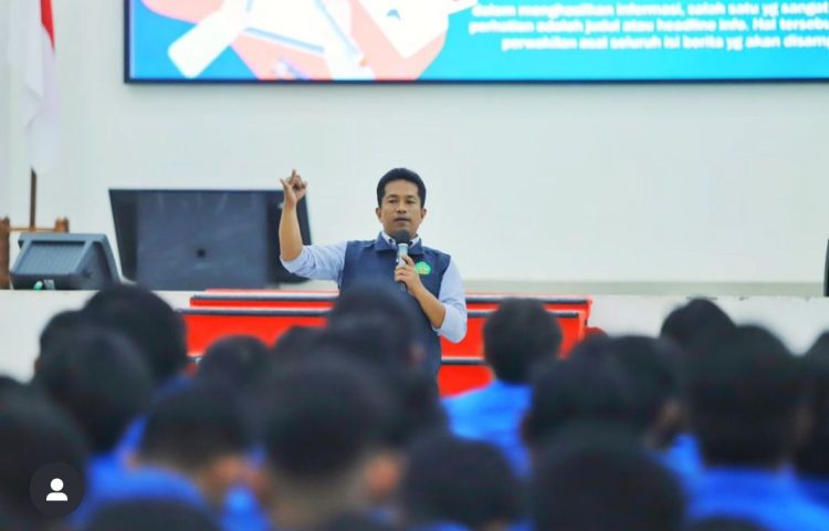 Humas UIN Ar-Raniry Bekali Mahasiswa Peserta KPM dengan Pelatihan Jurnalistik