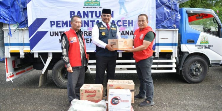 Pj Gubernur Aceh Kirim Bantuan untuk Korban Kebakaran di Simeulue