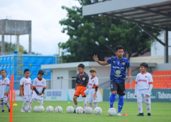 Puluhan Anak SSB Ikut Coaching Clinic Bareng Pegadaian dan Persiraja Banda Aceh
