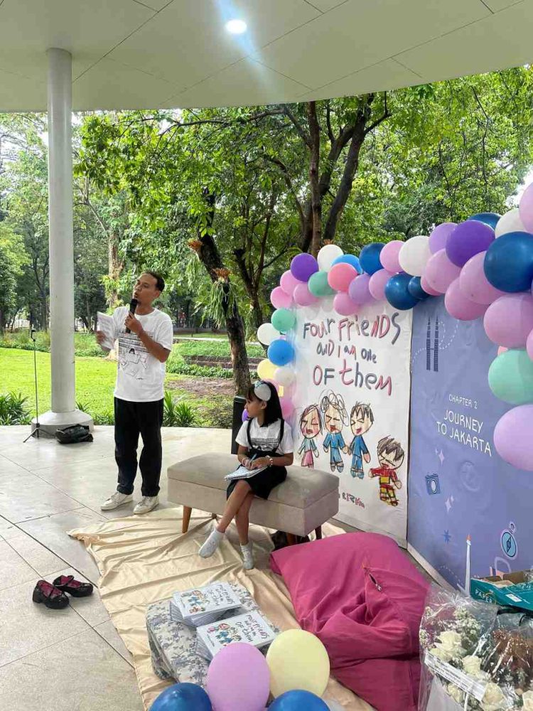 Buku Four Friends and I am One of Them dan Makna Berpisah dari Mata Dinda Rizkya