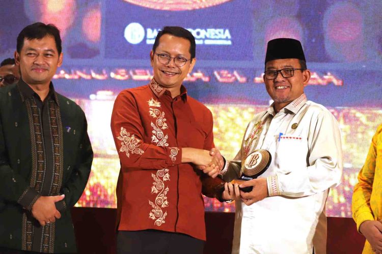 Kemenag Aceh Terima Anugerah Mitra Edukasi Cinta Bangga Paham Rupiah Terbaik dari BI