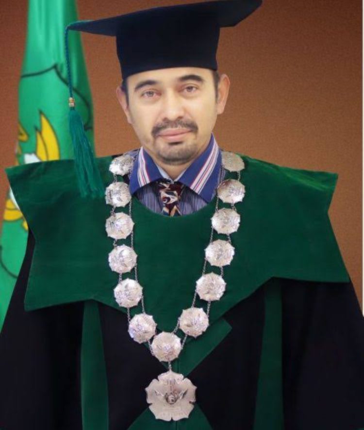 Saifullah, Profesor Pendidikan dari Dayah