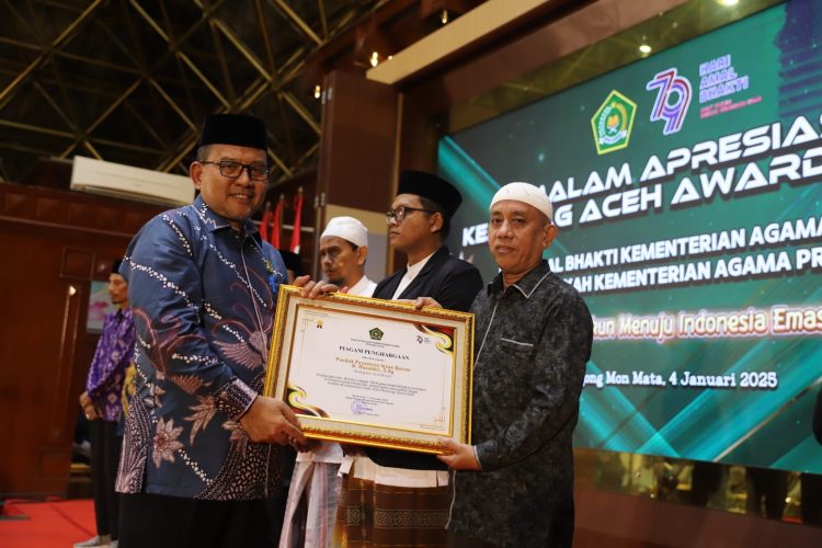 Dayah Insan Qurani Raih Penghargaan di Malam Apresiasi Kemenag Aceh Awards 2025