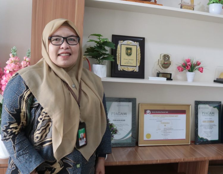 RSUD Aceh Besar Raih Penghargaan Kinerja Memuaskan BUMD & BLUD- Top 100 Choice Award 2024