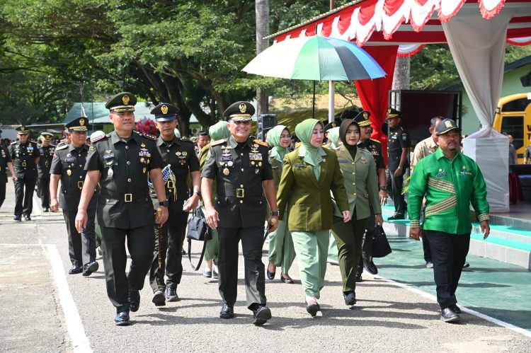 Pangdam IM Lantik Bintara Muda TNI AD dalam Upacara Penutupan Pendidikan