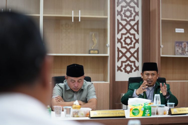 Komisi VI DPRA rapat kerja bersama Dinas Perpustakaan dan Arsip Aceh, Rabu (15/1/2025). Foto: for SAGOETV