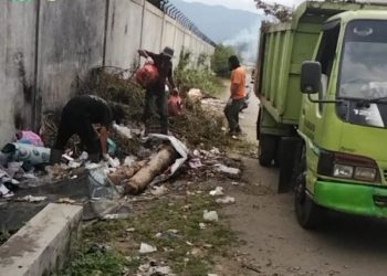 Petugas DLH Aceh Besar dan Asa untuk Lingkungan yang Bersih