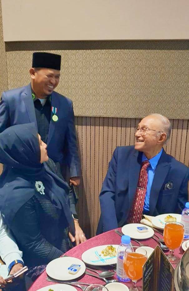 Wali Nanggroe, Waled Landeng dan Cap Sikureung di Malaya