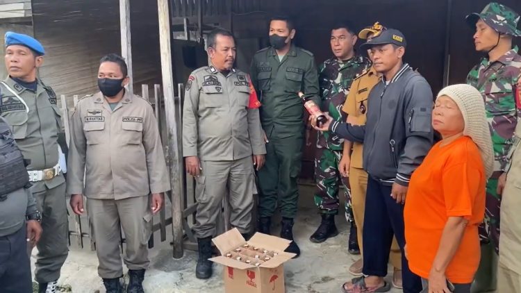 Jelang Ramadhan, Warga dan TNI Gerebek Lokasi Penjualan Miras di Lhokseumawe