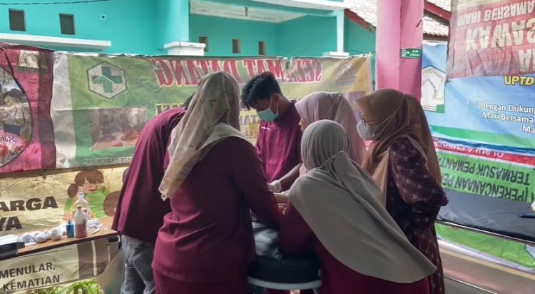 Jelang Ramadhan, Puluhan Anak di Indra Makmur Disunat Massal di Puskesmas Alue Ie Mirah