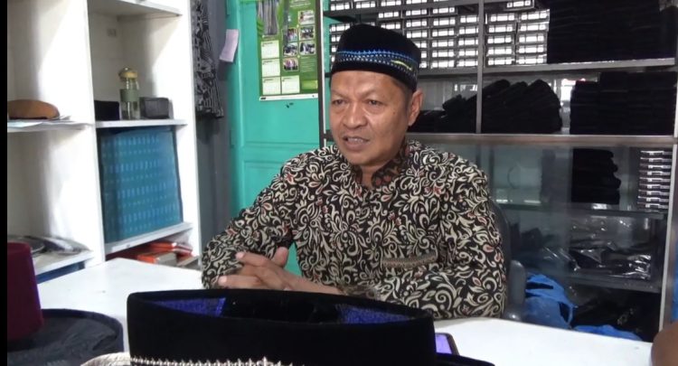 Permintaan Peci Melonjak Tajam