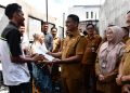 Pemko Banda Aceh Serahkan Dokumen Kependudukan dan Bantuan Pendidikan untuk Korban Kebakaran
