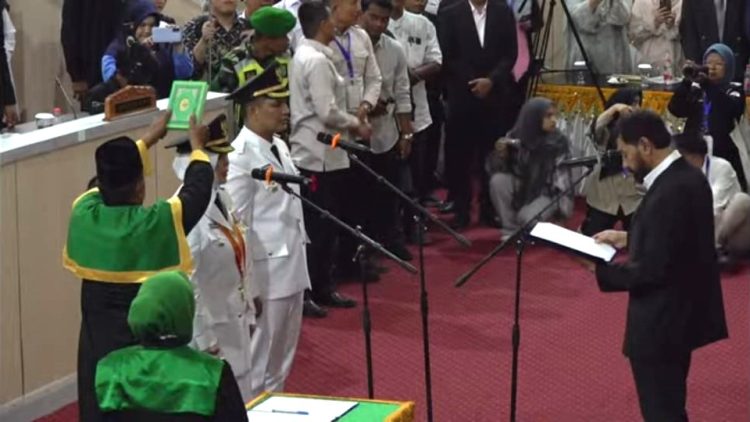 Illiza-Afdhal Resmi Dilantik sebagai Wali Kota dan Wakil Wali Kota Banda Aceh