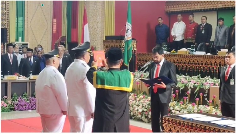 Pelantikan Bupati Aceh Tenggara Diwarnai Walk Out Komisioner Panwaslih