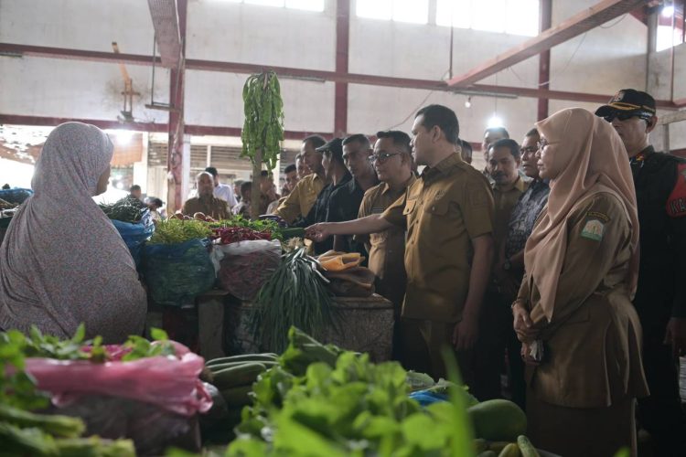 Wagub Aceh Cek Harga Kebutuhan Pokok di Pasar Jelang Ramadhan