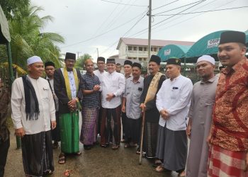 Abon Yunus Pimpin Rombongan Ulama Tim Mualem-Dek Fadh Takziah ke Almarhum Aba Asnawi Lamno