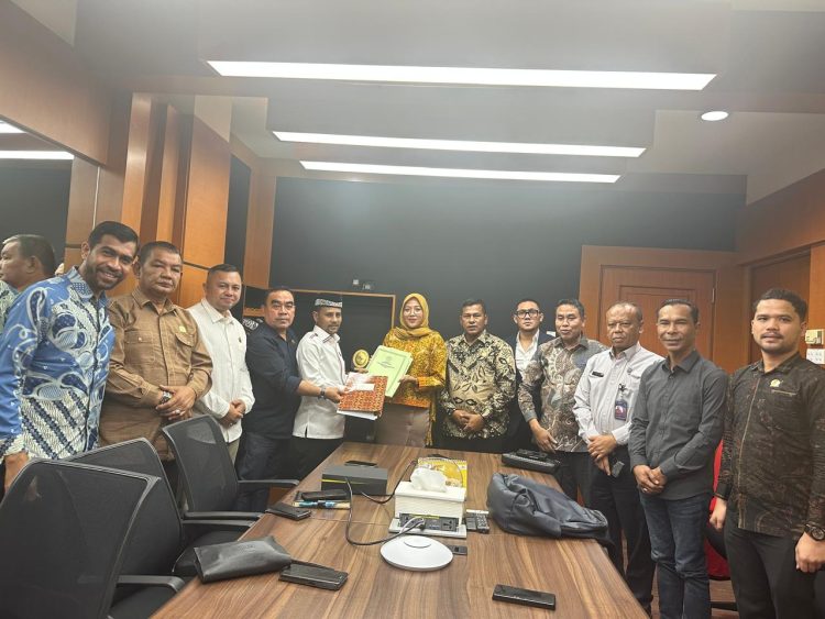 Komisi I DPRA Perjuangkan Nasib Honorer R2-R3 Aceh ke Kemenpan RB