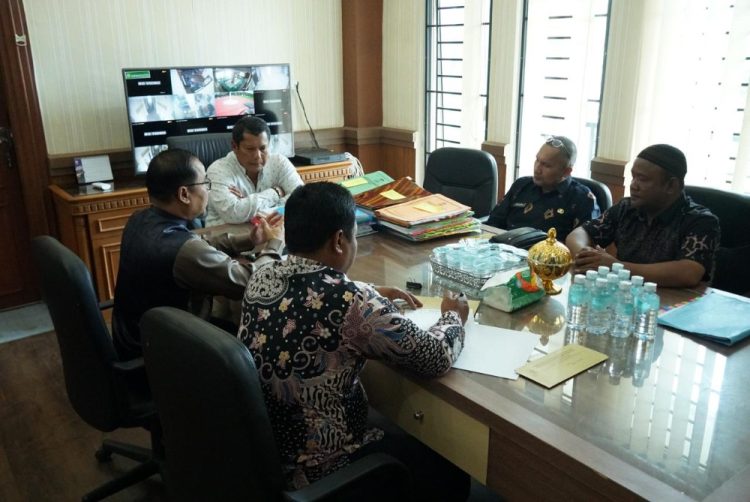 Dosen UIN Ar-Raniry Bahas Strategi KPM Bersama Plt Sekda Aceh Besar