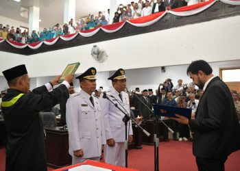 Gubernur Aceh Lantik Sibral Malasyi dan Hasan Basri Jadi Bupati-Wabup Pidie Jaya