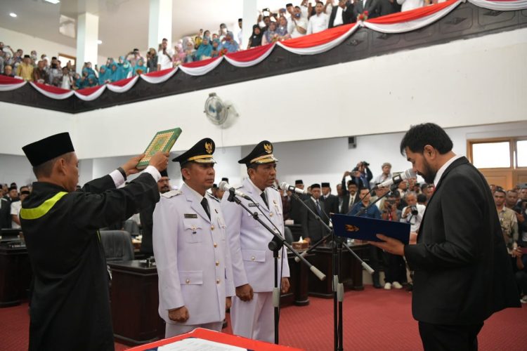 Gubernur Aceh Lantik Sibral Malasyi dan Hasan Basri Jadi Bupati-Wabup Pidie Jaya