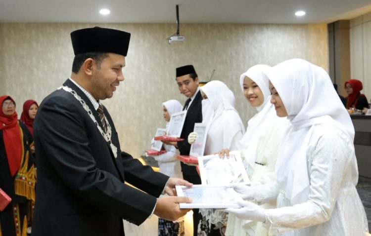 Yudisium Fakultas Ushuluddin dan Filsafat UIN Ar-Raniry Lulusan 70 Mahasiswa