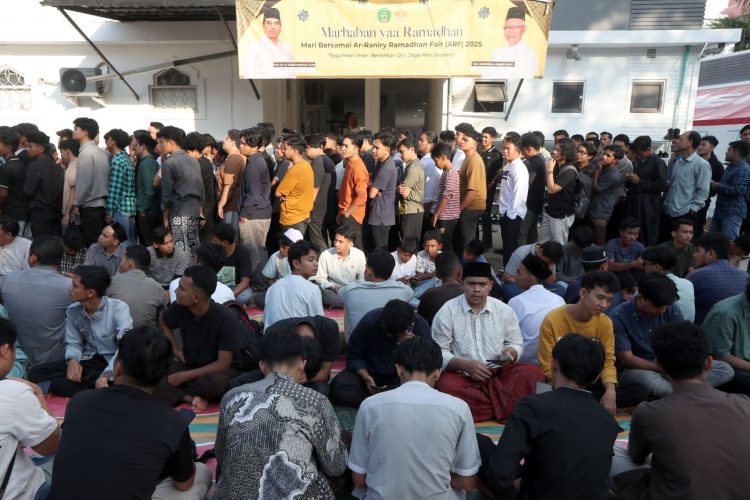 Ramainya Buka Puasa Bersama di Masjid Fathun Qarib UIN Ar-Raniry pada Ramadhan 1446 H