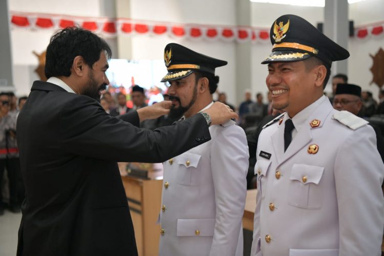 Dilantik Mualem, Iskandar dan Zainal Resmi Jabat Bupati-Wabup Aceh Timur