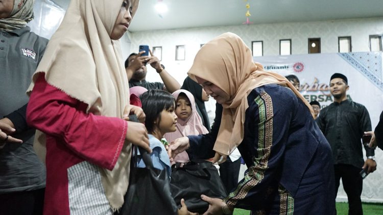 Istri Wagub Aceh Berbagi Bersama Anak Yatim di Panti Rumoh Seujahtera Aneuk Nanggroe
