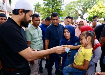 Mualem Beri Santunan Meugang untuk Fakir Miskin Sambut Idulfitri 2025
