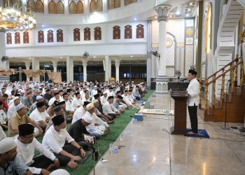 Safari Ramadhan di Pidie, Wagub Aceh Serahkan Bantuan Masjid dan Santunan bagi Mustahik