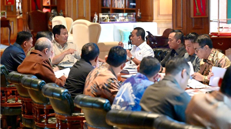 Presiden Prabowo Gelar Rapat Percepatan Hilirisasi Nasional di Hambalang