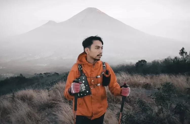 Dua Pendaki Meninggal di Puncak Carstensz, Fiersa Besari Ungkap Kronologi