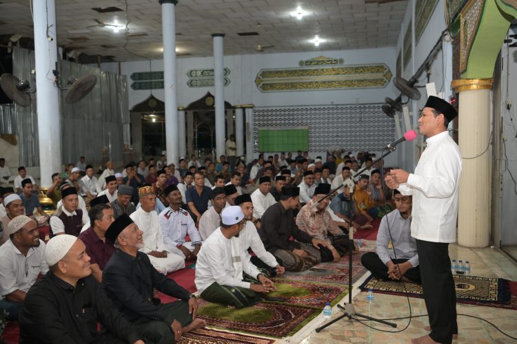 Wagub Aceh Fadhlullah Safari Ramadhan di Masjid Besar Peusangan