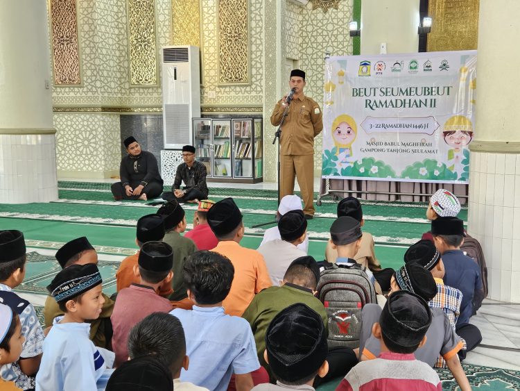Zahrol Fajri Motivasi Peserta Beuet Seumeubeuet Ramadhan II di Tanjong Seulamat
