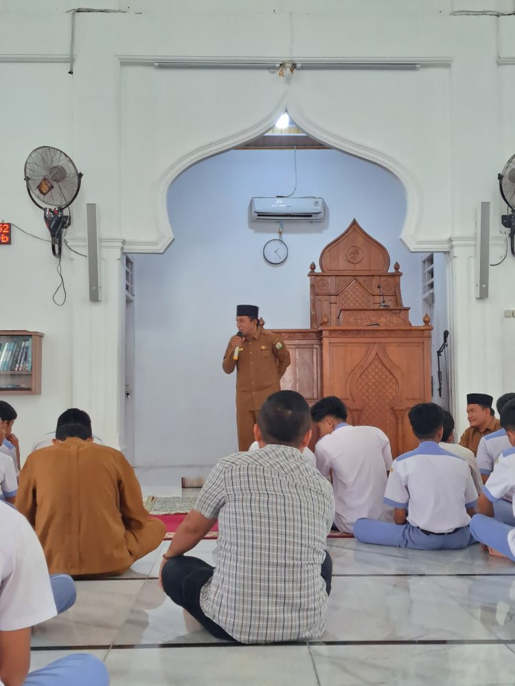 Kacabdin Sosialisasikan Instruksi Gubernur Aceh tentang Shalat Berjamaah dan Mengaji di Sekolah