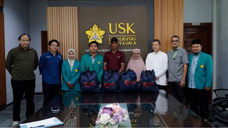 Mubadala Energy Serahkan 250 Paket Ramadhan untuk Petugas Kebersihan dan Mahasiswa USK