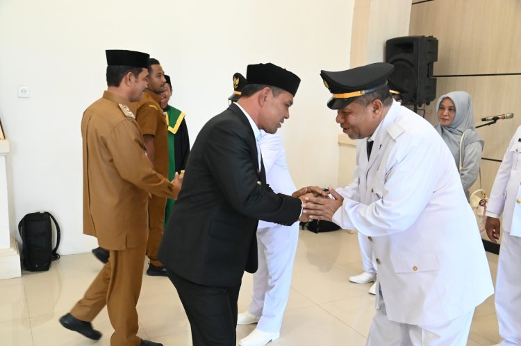 Bupati Aceh Besar Lantik 10 Camat Baru, Tegaskan Pentingnya Pelayanan dan Syiar Islam